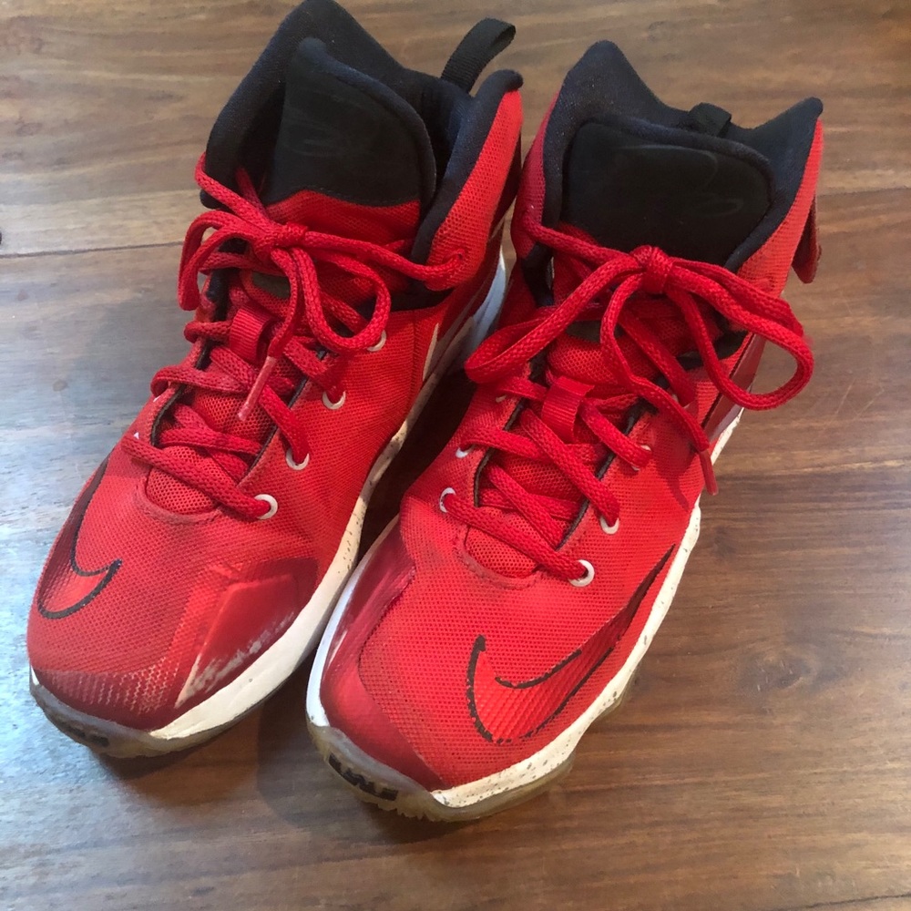 Nike Lebron Kids 13 XIII 2.5Y Red Black Sneakers